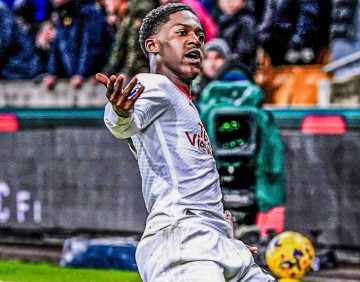 曝皇马签19岁天才中场,曼联新太子标价7000万镑,阿莫林同意放人