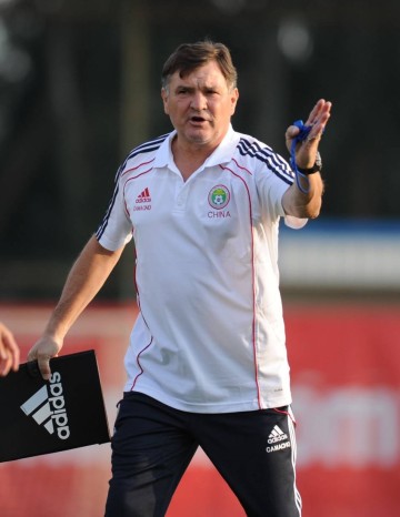 皇马能翻盘阿森纳吗？前国足主帅：必须的，皇马有能力进三四球