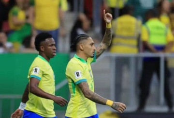 巴西队2-1战胜哥伦比亚,拉菲尼亚表现出色,金球奖悬念逐渐消失